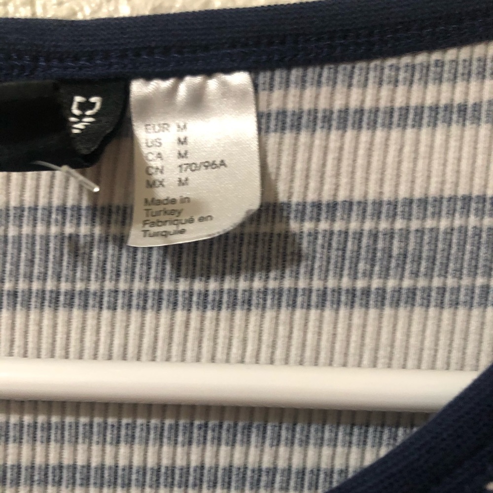 tshirt - Picture 2 of 2